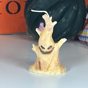 Vela de árbol embrujado para Halloween: decoración artesanal encantadora