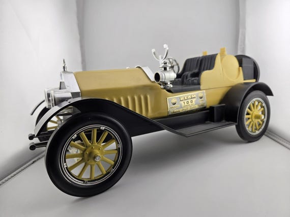 Vintage 1977 Jim Beam Stutz Bearcat Decanter: Regal China