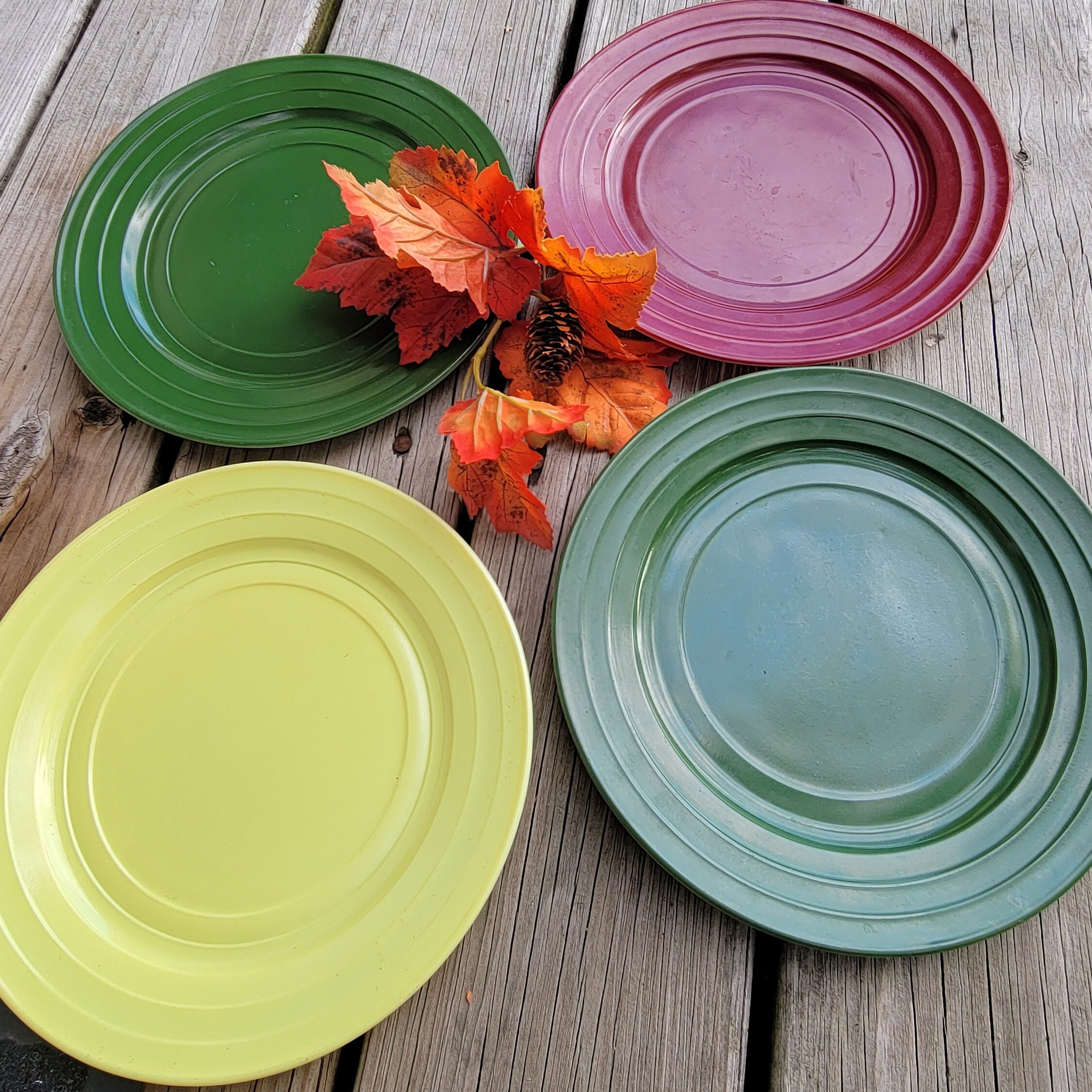Burgundy dinnerware discount