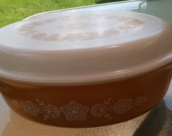 Pyrex Casserole Dish with Lid Butterfly Design 2 1/2 qt Dish Retro Baking Dish Vintage Serving Dish Vintage Bakeware