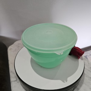 Vintage Tupperware Lettuce Keeper Complete With Spike Jadeite Green #1