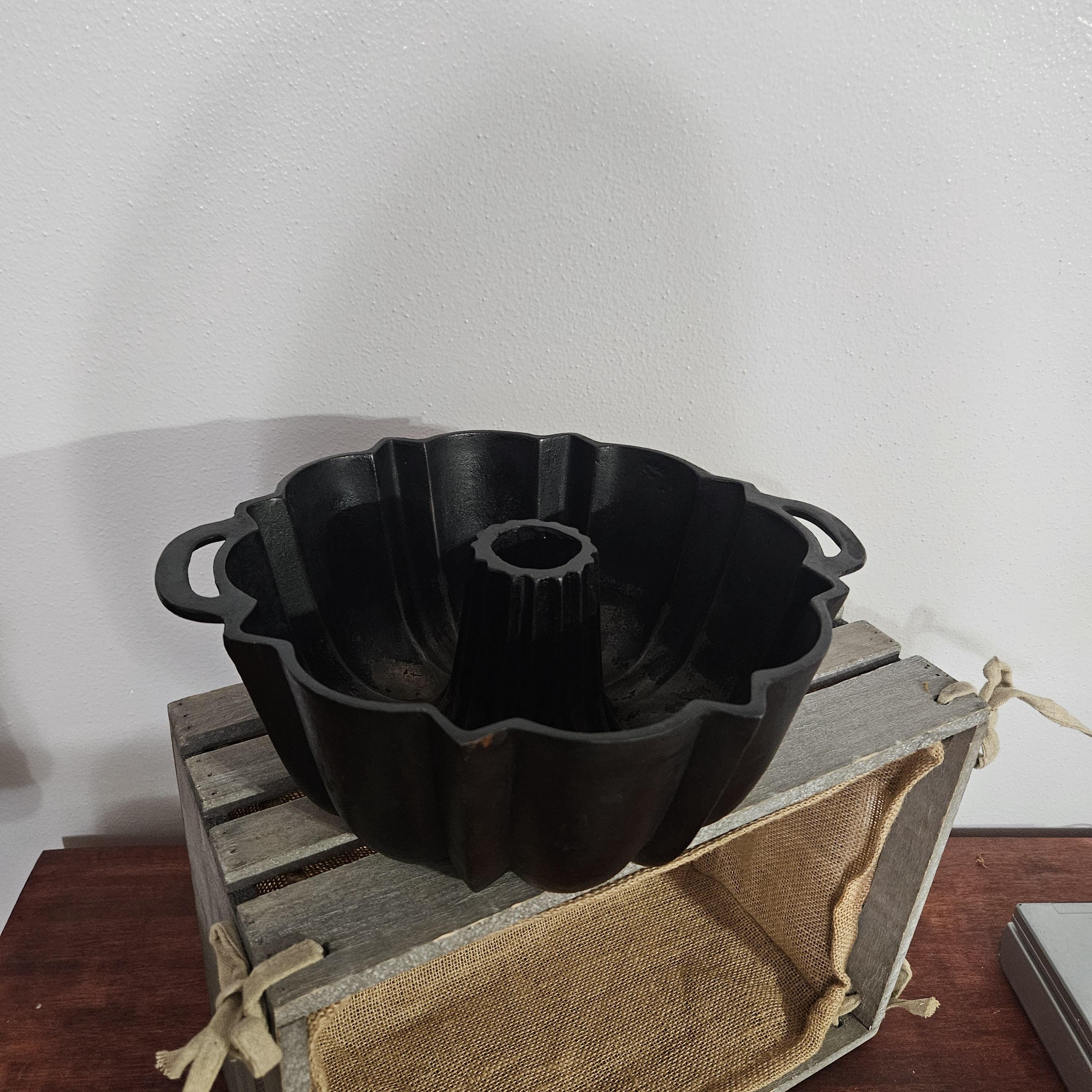 Cast Iron Bundt Tube Pan Vintage Nordic Ware 