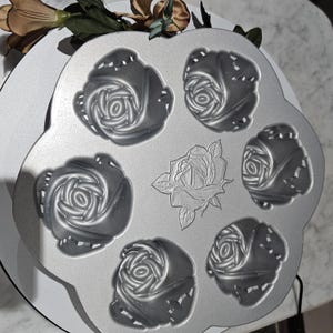 Nordic Ware Rose Bud Cake/Muffin Pan Heavy Cast Aluminum Novelty Bakeware