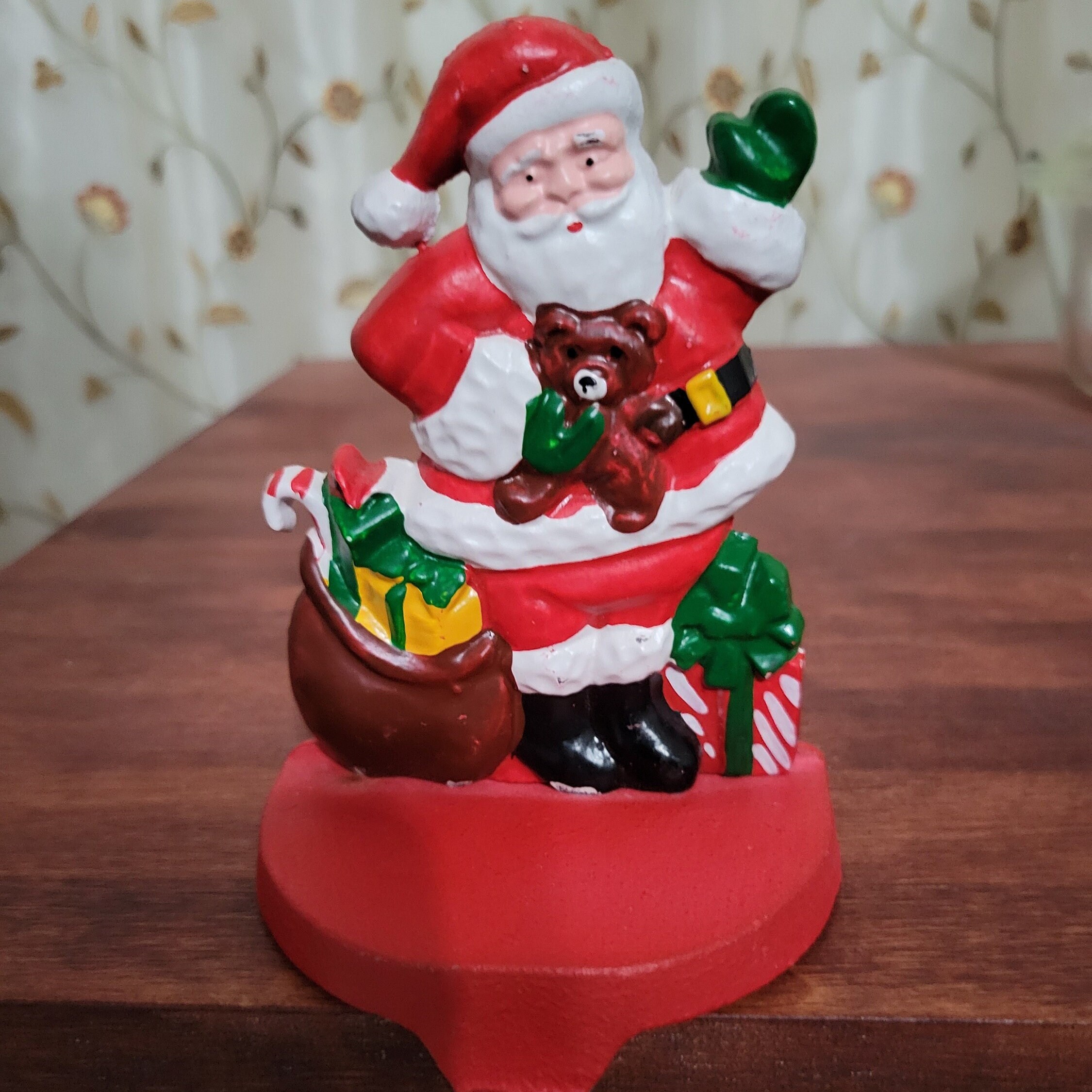 Heritage Mint Holiday Ice Sculpture Lighted Stocking Hanger Santa Claus,  Christmas Stocking Hanger -  Finland