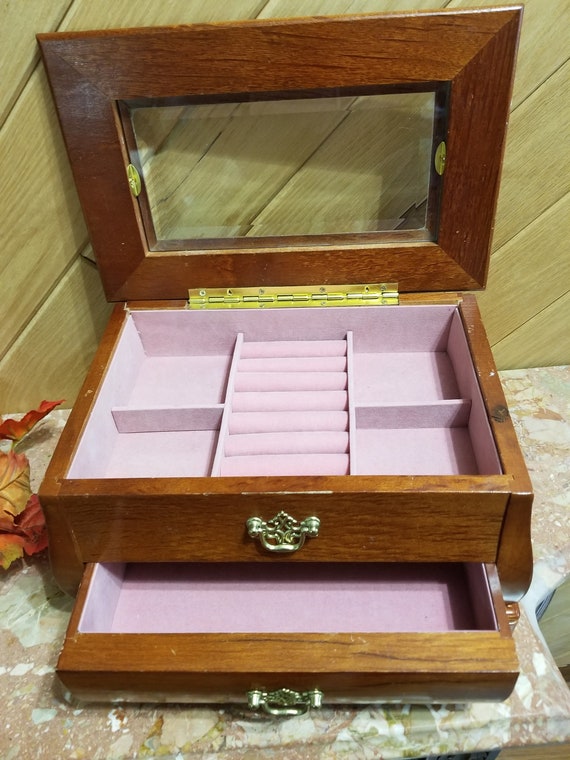 retro wooden jewelry box Gem — free download