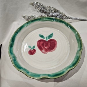 Vintage Stoneware Pie Plate: Fluted Edge Apple Design (9 Inch)