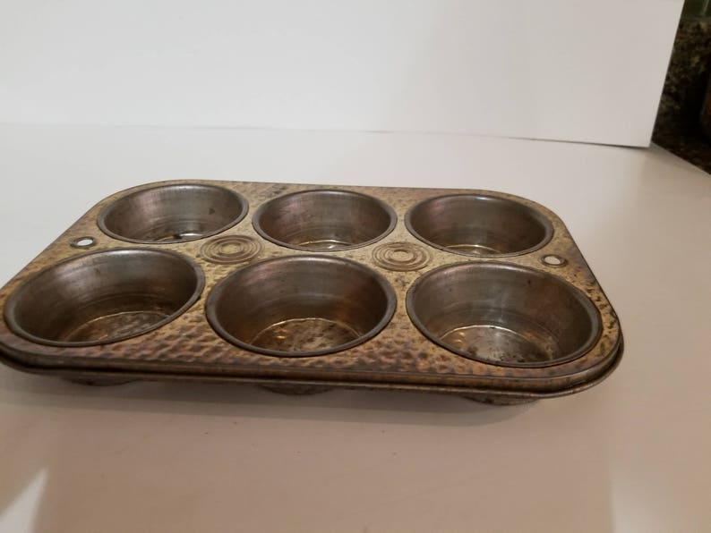 Circle Muffin Tin Vintage Tin Bakery Bistro Decor Vintage Bakeware Retro Cookware Shabby Chic Decor Country Decor