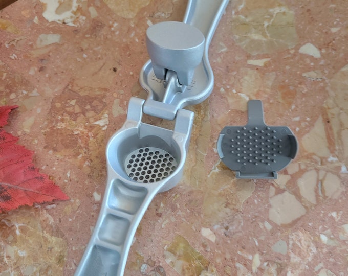 Vintage Kitchen Utensil Pampered Chef Garlic Press With Cleaner