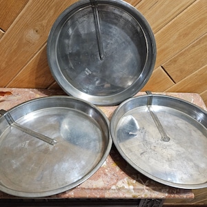 antique baking tins, vintage tinned steel pie pan & cake pans w/ ring  around easy release lever