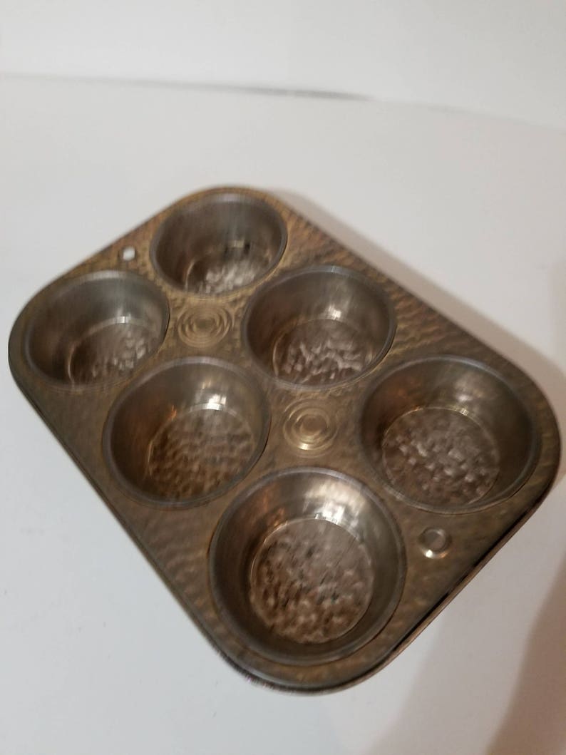 Circle Muffin Tin Vintage Tin Bakery Bistro Decor Vintage Bakeware Retro Cookware Shabby Chic Decor Country Decor