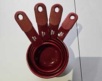 Kitchen Aid Maroon Plastic Measuring Cups Set of 4 Cookware Bakeware