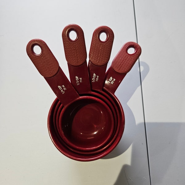 Kitchen Aid Maroon Plastic Measuring Cups Set of 4 Cookware Bakeware