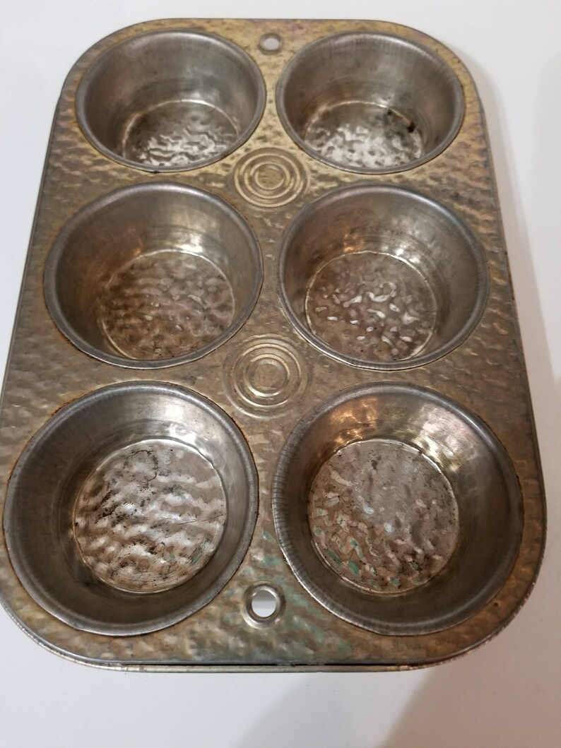 Circle Muffin Tin Vintage Tin Bakery Bistro Decor Vintage Bakeware Retro Cookware Shabby Chic Decor Country Decor