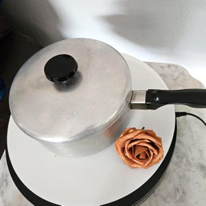 Vintage Heavy Aluminum Sauce Pan & Lid: 1 1/2 Quart