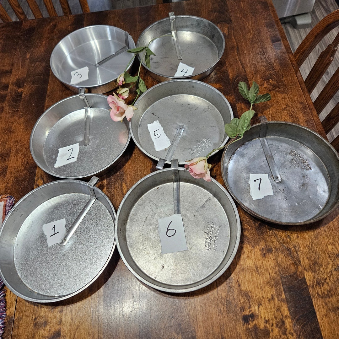 Vintage 8 1/2 Inch Round Metal Slider Cake Pan Mirro Bake King Ekcoloy