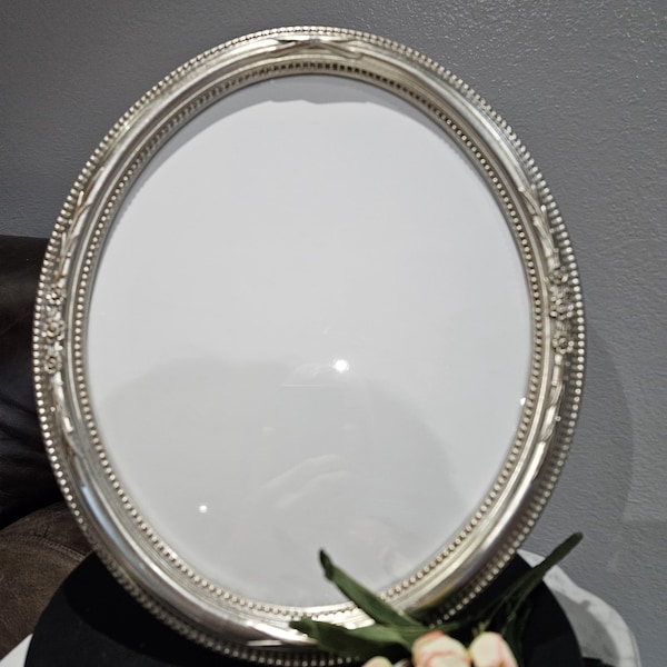 Burnes of Boston Large Oval Plastic Picture Frame