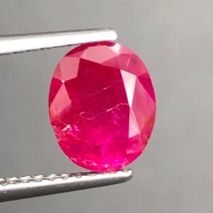 1,87 ct afghansk rubin ädelsten: rosa röd oval, ouppvärmd juli födelsesten