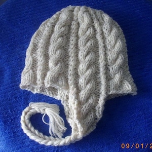 Patrón de tejido para gorro de invierno trenzado