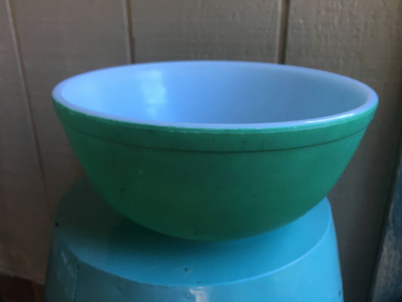 Pyrex Vintage Emerald Green 2.5 quarts 1960s