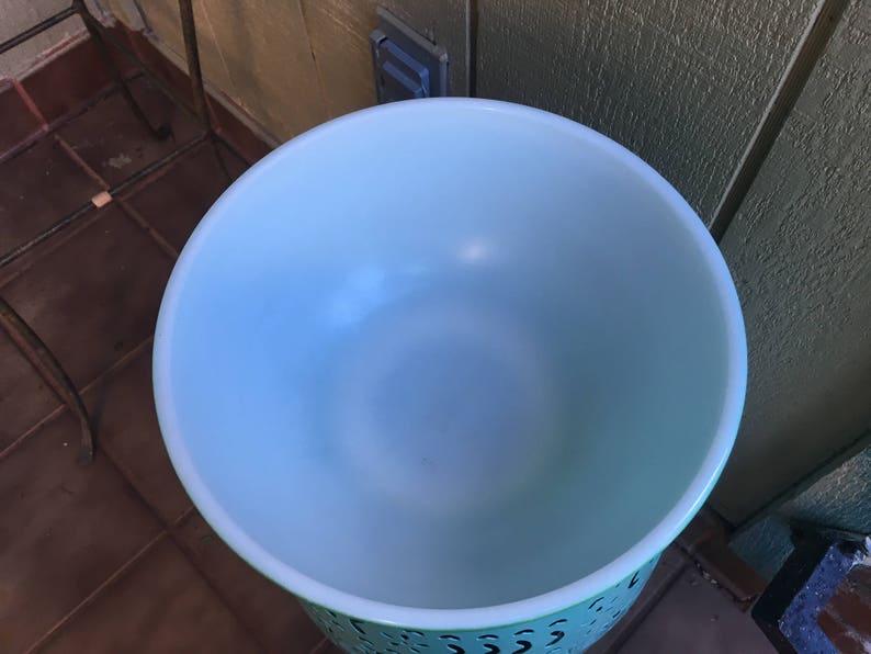 Pyrex Vintage Emerald Green 2.5 quarts 1960s
