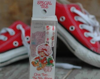 Vintage Strawberry Shortcake 1980s children's shoe laces new in box new old store stock 27 inch pair retro fun run party favors family theme