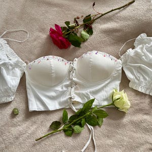 Summer White corset top with floral embroidery