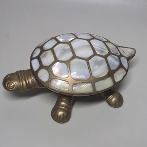 Vintage messing schildpad sieradendoosje met parelmoer inleg, GROOT 6,5 inch