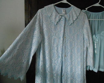 Vintage Blue lined Lace Robe , size Medium,  60s robe, Hollywood Regency Bathrobe,  Lace Robe Honeymoon Robe Lace Sleepwear