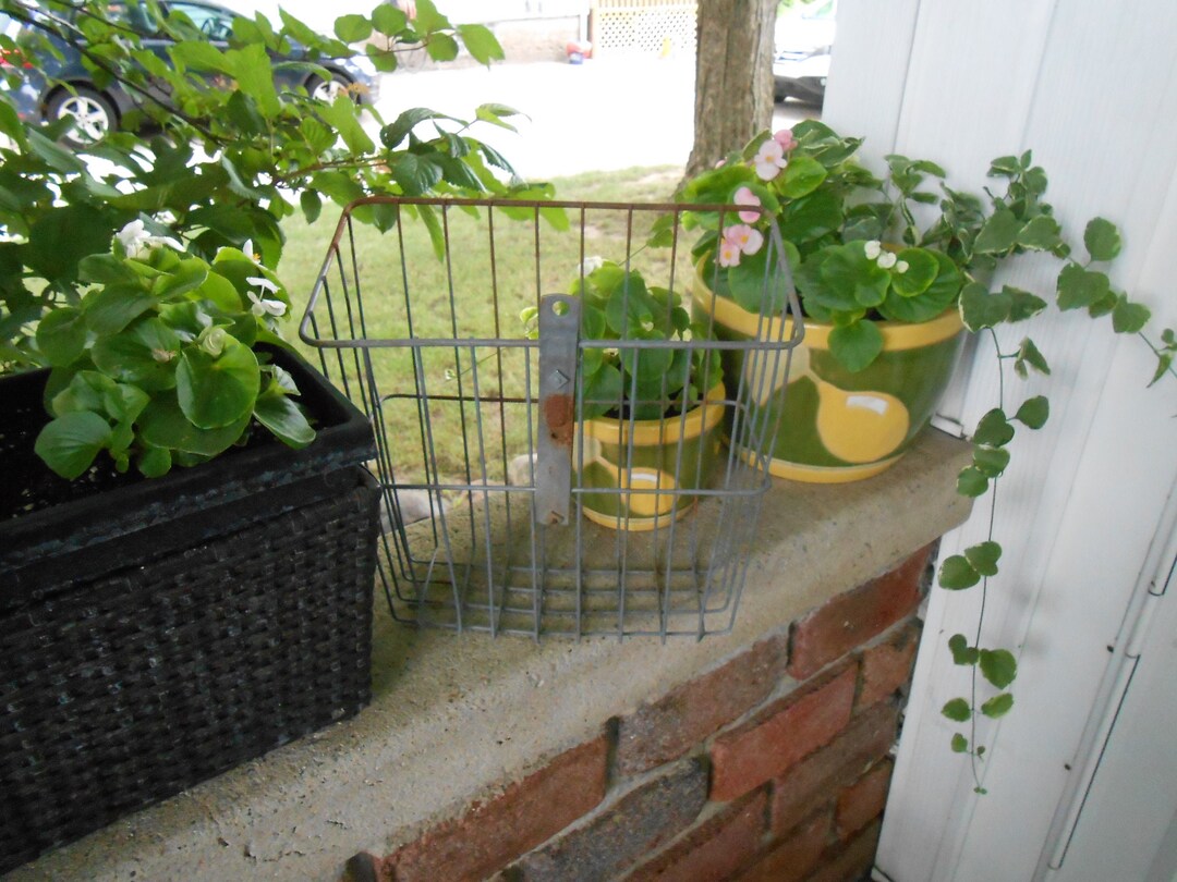 Vintage Bicycle Basket,vintage Bike Basket, Wine Carrier, Towel Holder