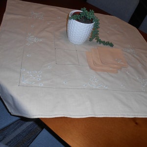 Vintage peach with white and green small tablecloth with 3 napkins, beautiful embroidery, great tablecloth overlay