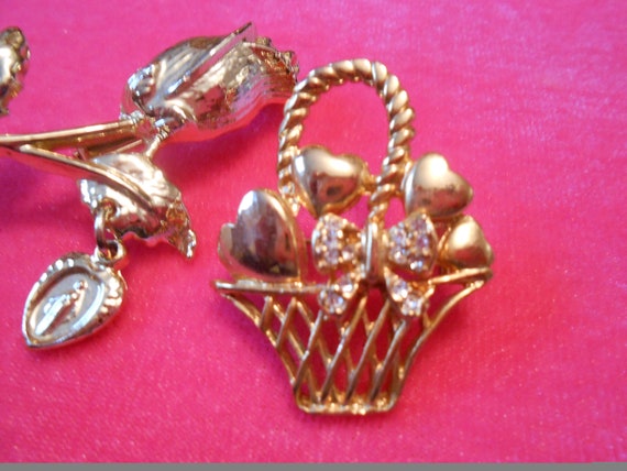 Gold basket of hearts pin with rhinestones and Go… - image 4