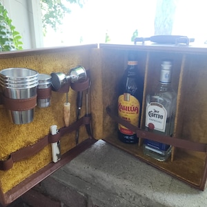 Vintage Travel Bar with combo lock, Brown leather, Lots of accessories, portable pub, car bar, Tailgating, Bakelite cheese knife and shot