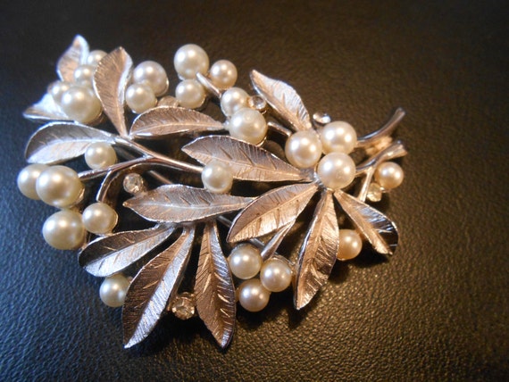 Ivory Pearl Brushed Silver Leaf TRIFARI Crown Bro… - image 3