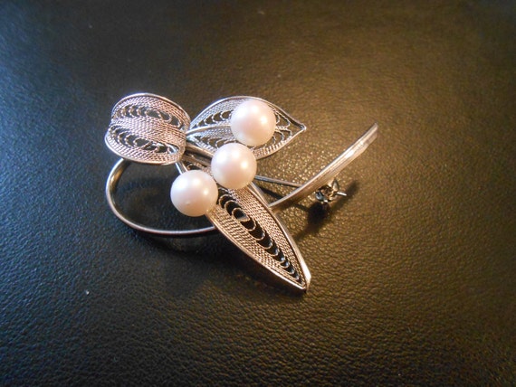 Beautiful Simple Silver Filigree Leaves With Three Pearls Brooch pin Stamped Japan Etsy