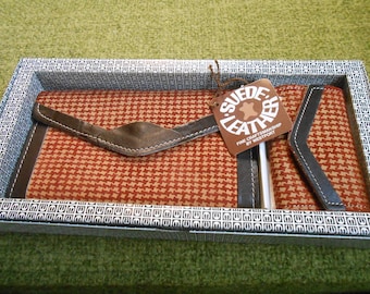Westport Vintage Wildleder und Leder Brieftasche und Schlüsselanhänger Deadstock, Made in Brazil, Rost braun und Kamel-Hund, noch in original-Box