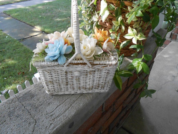 Vintage 1960s Wicker and Plastic Woven Handbag wit