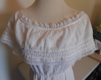 Vintage Vicky Vaughn junior white peasant dress / wide collar dress / mexican dress /boho hippie wedding dress,