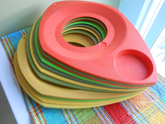 Vintage Atomic Style Plastic Paper Plate and Cup Holder Retro Mid