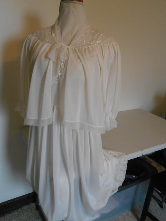 60s Peignoir Set, Van Raalte baby doll bed jacket, Seamprufe nightgown, Wedding night set, Size small/medium, Excellent condition, NOS