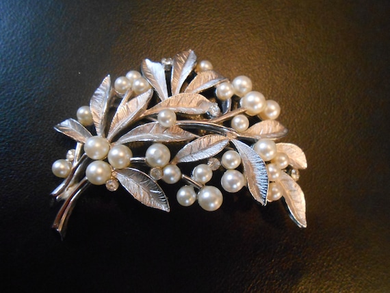 Ivory Pearl Brushed Silver Leaf TRIFARI Crown Bro… - image 2