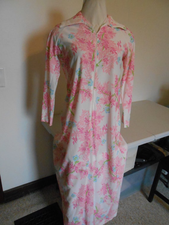 Vintage Atkins Nylon Zipper robe, Shades of pink, 