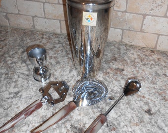 Vintage Mr. Bartender Stainless Steel Shaker with Bakelite Accessories, Excellent condition, Made in Japan