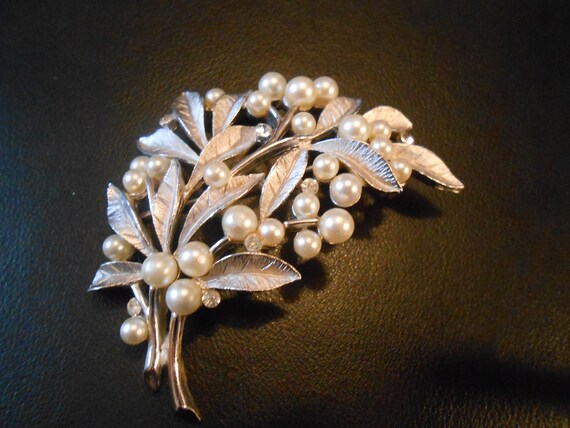 Ivory Pearl Brushed Silver Leaf TRIFARI Crown Bro… - image 4