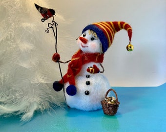 Needle felted snowman, Christmas decor, Christmas doll, Christmas gift, wool snowman, bullfinch, snowman.