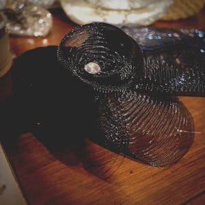 Vintage 50s Black Velvet Mesh Flower Cocktail Fascinatior Clip-On Mini Hat