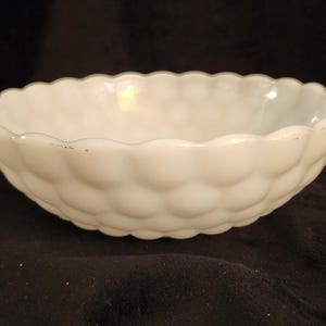 Vintage 1950&#39;s Anchor Hocking Bubble Pattern Milk Glass Bowl Scalloped Edge