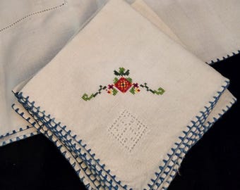 Vintage Hand Embroidered with Red Roses Table cloth and 4 Matching Napkins