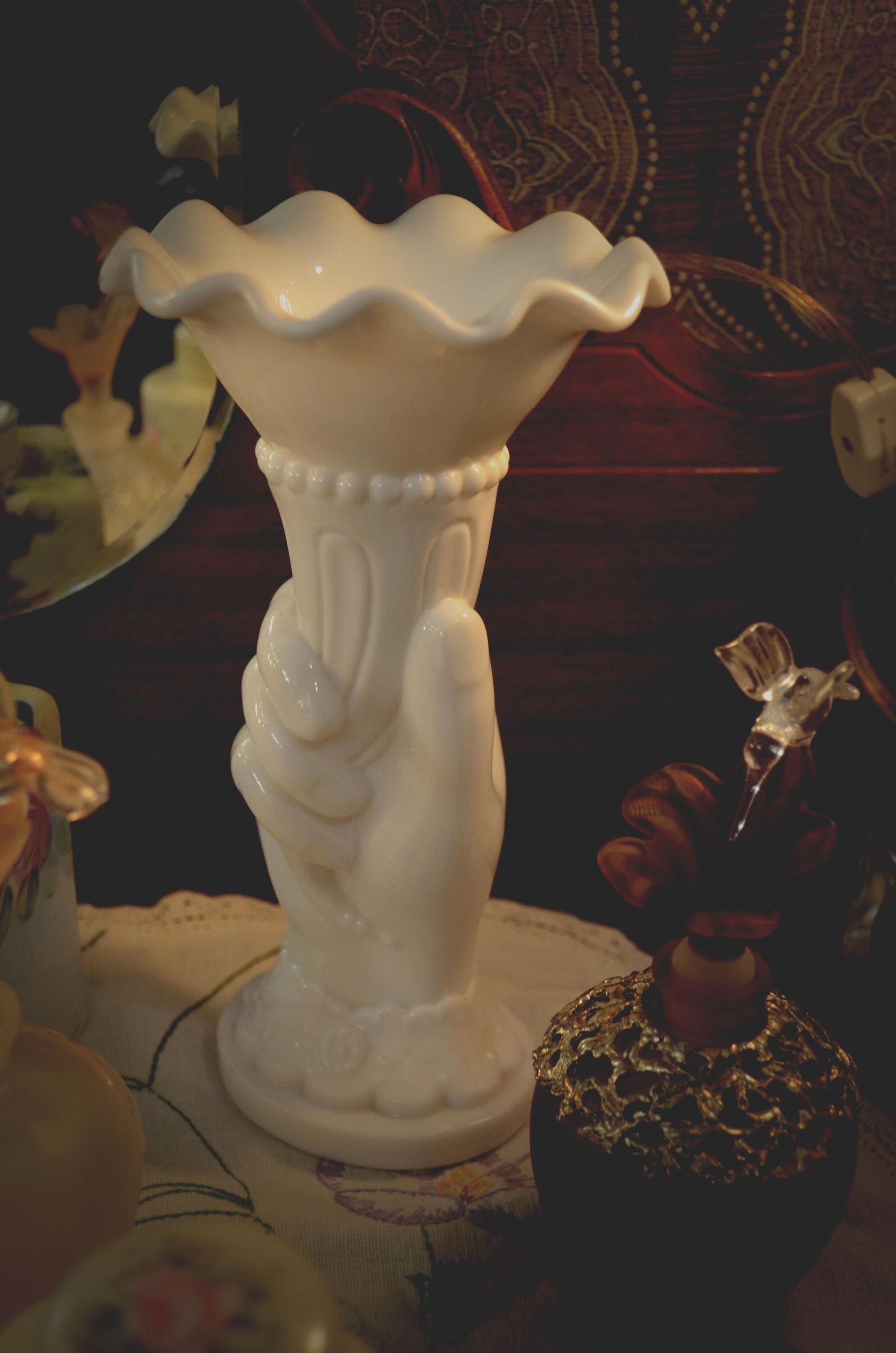 ヴィンテージ ウェストモアランド ホワイト ミルクガラス 手持ち花瓶