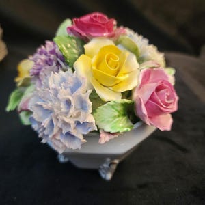 Cesta de flores pintada a mano de porcelana fina Royal Adderley vintage