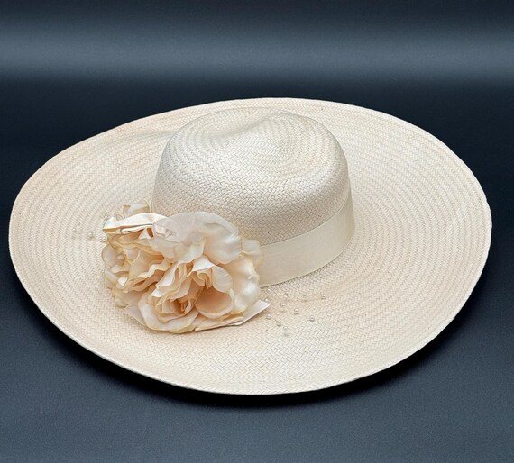 Cream Wide-Brimmed Hat with Floral Accents A sleek ivory fascinator with a wide brim, pearl accents  main image 4